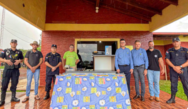 Donación para la Comisaria de Naranjito