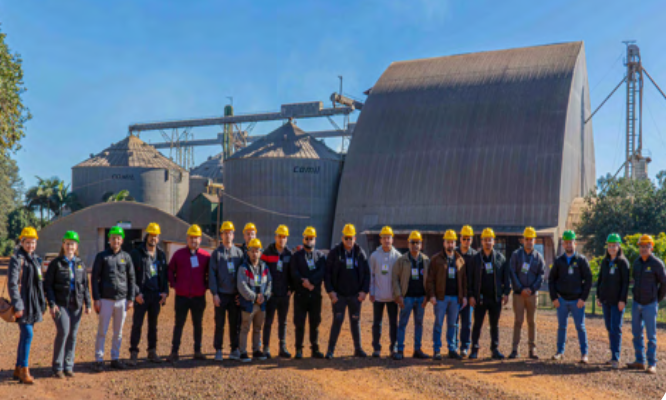 Visita de estudiantes de la carrera de Ingeniería Mecánica de la universidad La Paz de Ciudad del Este