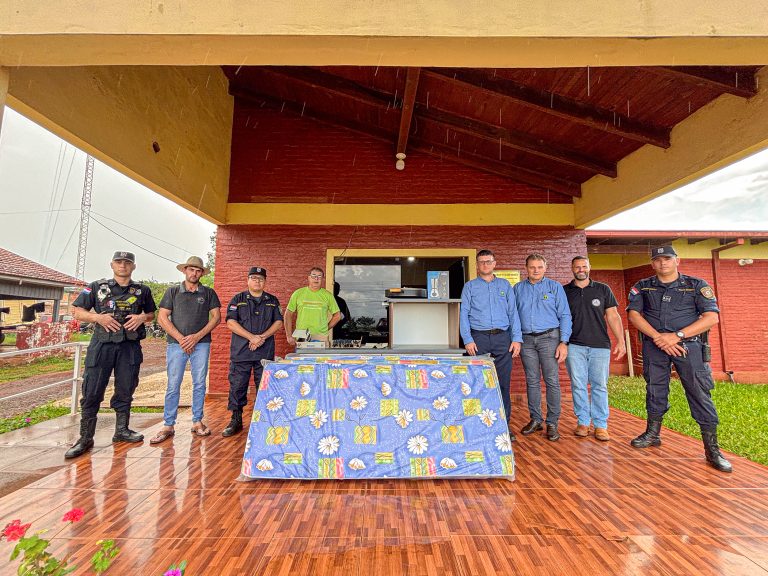 Donación para la Comisaria de Naranjito